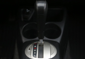 Подержанный автомобиль Honda Jazz 2008 года (13 фото)