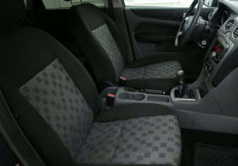 Подержанный автомобиль Ford Focus Hatchback 2008 года (10 фото)