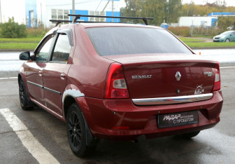 Подержанный автомобиль Renault Logan Sedan 2010 года (4 фото)