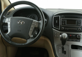 Подержанный автомобиль Hyundai H-1 2019 года (15 фото)