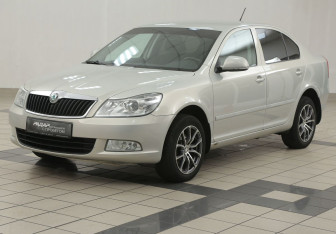 Подержанный автомобиль Skoda Octavia Liftback 2012 года (8 фото)