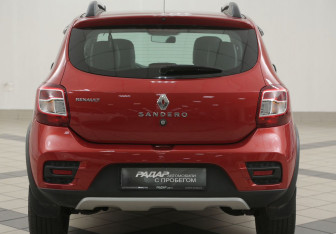 Подержанный автомобиль Renault Sandero 2018 года (3 фото)