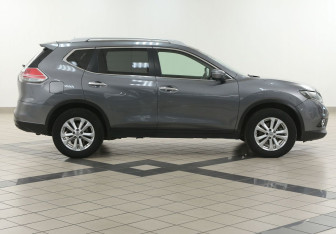Подержанный автомобиль Nissan X-Trail 2015 года (5 фото)