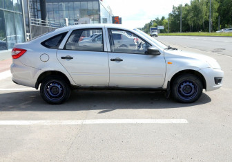 Подержанный автомобиль LADA (ВАЗ) Granta Liftback 2015 года (7 фото)