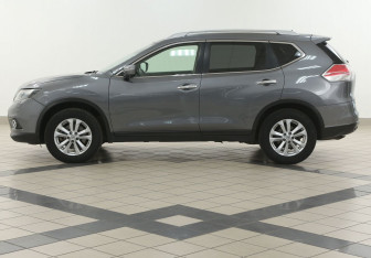 Подержанный автомобиль Nissan X-Trail 2015 года (7 фото)