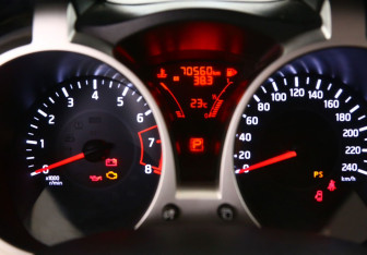 Подержанный автомобиль Nissan Juke 2015 года (13 фото)