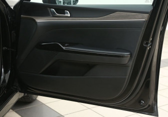 Подержанный автомобиль Kia K5 2020 года (18 фото)
