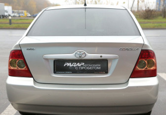Подержанный автомобиль Toyota Corolla Sedan 2006 года (5 фото)