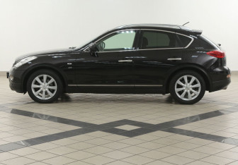 Подержанный автомобиль Infiniti QX50 2015 года (7 фото)