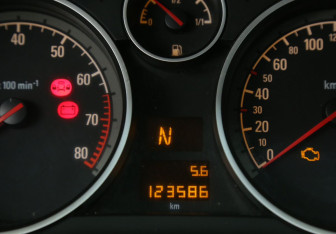 Подержанный автомобиль Opel Astra Hatchback 2010 года (17 фото)