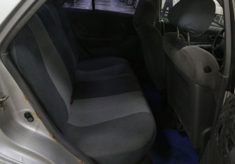 Подержанный автомобиль Mazda 323 Sedan 1999 года (6 фото)