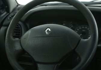 Подержанный автомобиль Renault Megane Wagon 2000 года (16 фото)