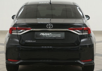 Подержанный автомобиль Toyota Corolla Sedan 2021 года (3 фото)
