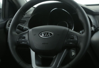 Подержанный автомобиль Kia Rio Sedan 2012 года (16 фото)