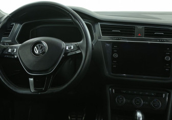 Подержанный автомобиль Volkswagen Tiguan 2020 года (14 фото)