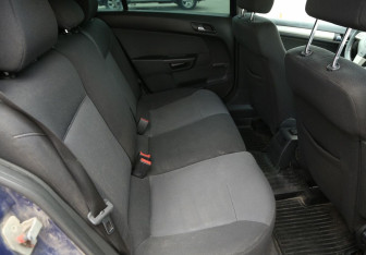 Подержанный автомобиль Opel Astra Wagon 2007 года (11 фото)