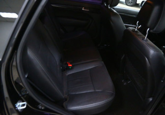 Подержанный автомобиль Kia Sorento 2012 года (6 фото)