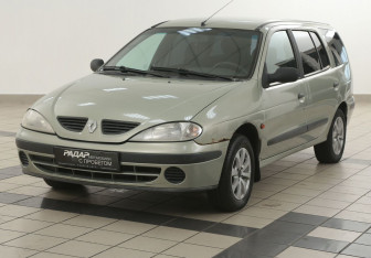 Подержанный автомобиль Renault Megane Wagon 2000 года (8 фото)