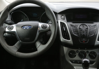 Подержанный автомобиль Ford Focus Hatchback 2011 года (14 фото)
