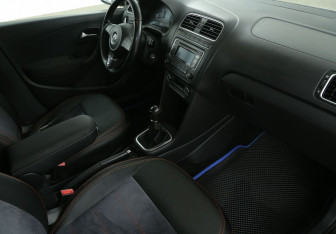 Подержанный автомобиль Volkswagen Polo Sedan 2013 года (9 фото)