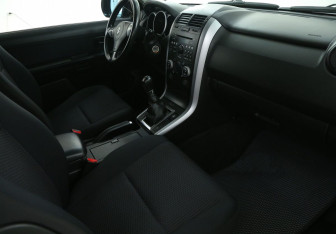 Подержанный автомобиль Suzuki Grand Vitara 2013 года (9 фото)