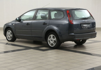 Подержанный автомобиль Ford Focus Wagon 2006 года (2 фото)