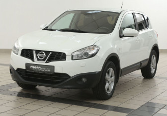 Подержанный автомобиль Nissan Qashqai 2012 года (8 фото)