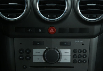 Подержанный автомобиль Opel Antara 2008 года (13 фото)