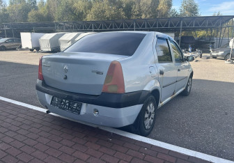 Подержанный автомобиль Renault Logan Sedan 2007 года (7 фото)