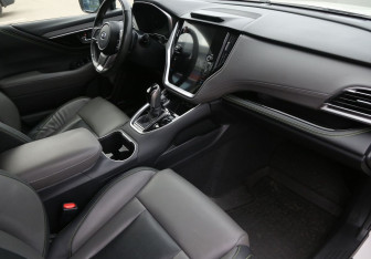 Подержанный автомобиль Subaru Outback Wagon 2021 года (9 фото)