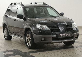 Подержанный автомобиль Mitsubishi Outlander 2006 года (1 фото)