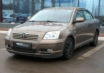 Подержанный автомобиль Toyota Avensis Sedan 2004 года (3 фото)