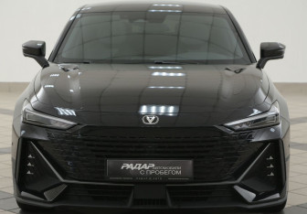 Подержанный автомобиль Changan UNI-V 2023 года (6 фото)