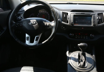 Подержанный автомобиль Kia Sportage 2012 года (17 фото)