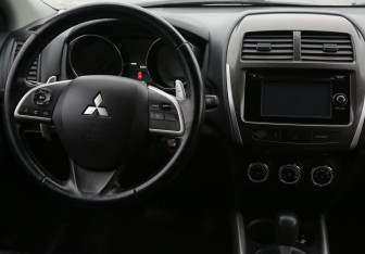 Подержанный автомобиль Mitsubishi ASX 2013 года (14 фото)
