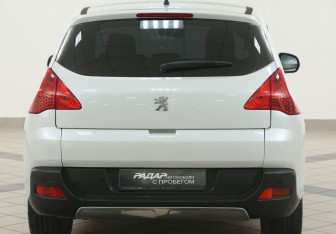Подержанный автомобиль Peugeot 3008 2011 года (3 фото)