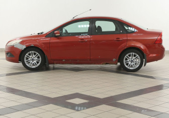 Подержанный автомобиль Ford Focus Sedan 2008 года (7 фото)