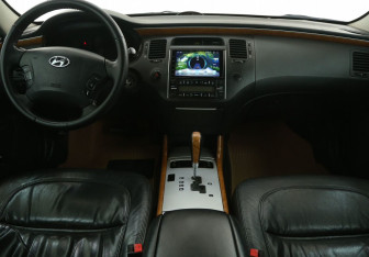 Подержанный автомобиль Hyundai Grandeur 2007 года (13 фото)