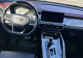 Подержанный автомобиль Geely Coolray 2022 года (9 фото)