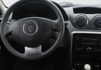 Подержанный автомобиль Renault Duster 2014 года (14 фото)