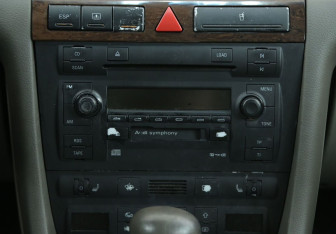 Подержанный автомобиль Audi A6 Sedan 2002 года (13 фото)