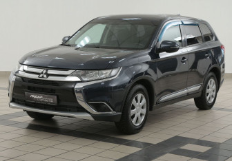 Подержанный автомобиль Mitsubishi Outlander 2017 года (8 фото)