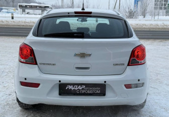 Подержанный автомобиль Chevrolet Cruze Hatchback 2014 года (5 фото)