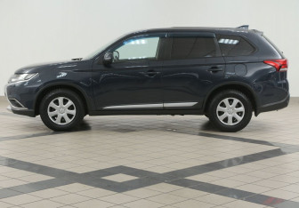 Подержанный автомобиль Mitsubishi Outlander 2017 года (7 фото)