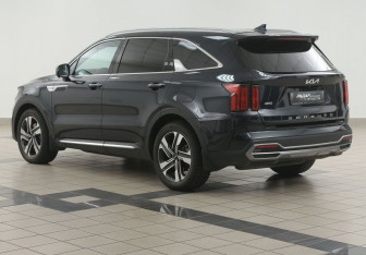 Подержанный автомобиль Kia Sorento 2022 года (2 фото)