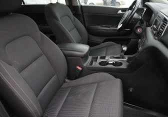 Подержанный автомобиль Kia Sportage 2016 года (10 фото)