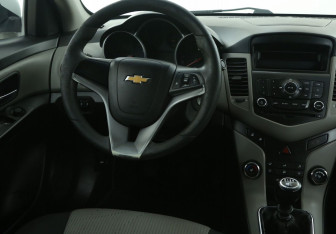 Подержанный автомобиль Chevrolet Cruze Sedan 2012 года (14 фото)