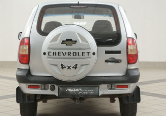 Подержанный автомобиль Chevrolet Niva 2004 года (3 фото)