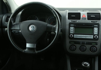 Подержанный автомобиль Volkswagen Golf Hatchback 2007 года (14 фото)