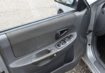 Подержанный автомобиль Hyundai Accent Sedan 2003 года (9 фото)